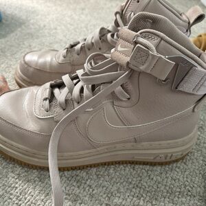 Size 9 Nike shoes barely worn